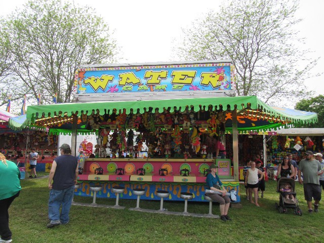 Main Event Amusements: Food & Games